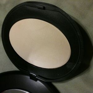 Laura Geller Baked Elements Foundation